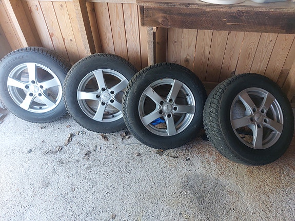 Talvirenkaat vanteineen 195 / 65 R15