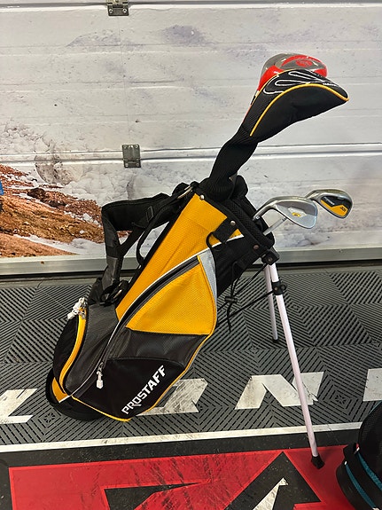 Wilson jr ProStaff golfbägi ja mailat keltamusta