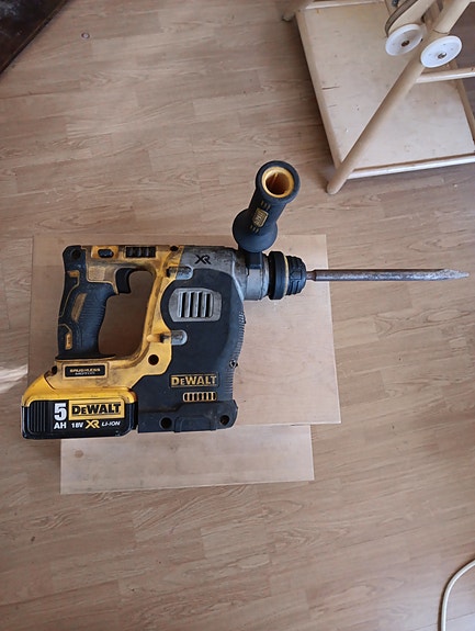 DeWalt XR 18V poravasara (runko)