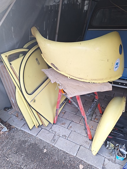 Citroen 2 cv6 korinosia ja sisustan osia