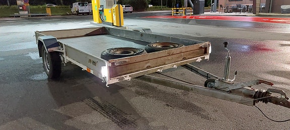 Vuokrataan jarrullinen peräkärry 1600kg