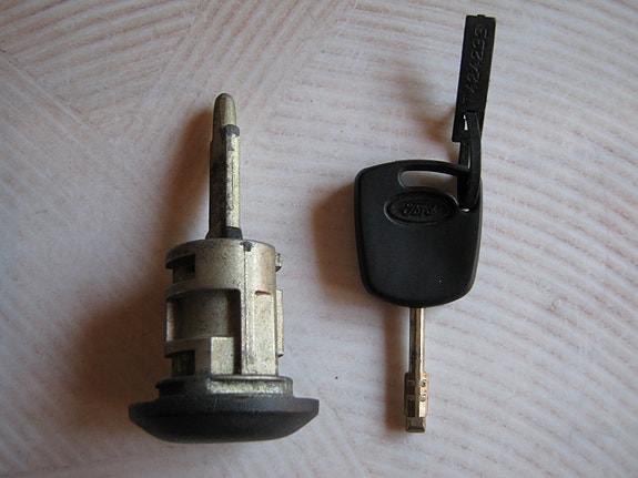 Ford Transit  avain lukolla