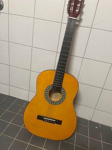 Nylonkielinen akustinen kitara