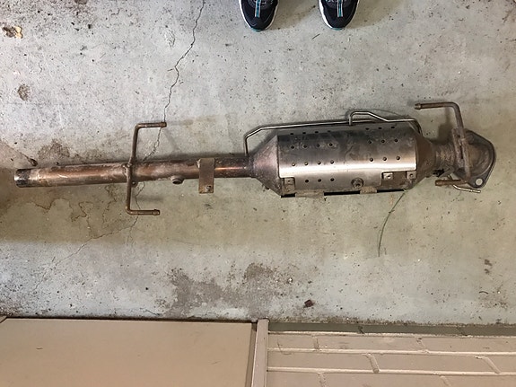 DPF-suodatin ja katalysaattori Mazda 6 GH 2009, 2.0 diesel.