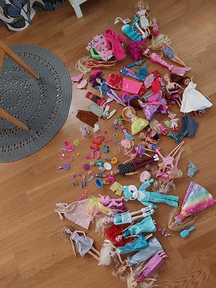 Barbie nuket ja tarvikkeet, iso satsi! TÄYDENNETTY