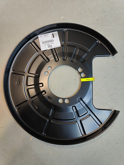 Opel Insignia jarrukilpi taakse