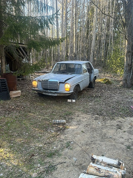 Puretaan Mercedes-Benz w115