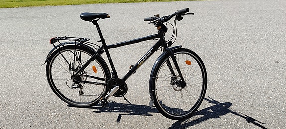 Solifer 28-tuumainen miesten 21-vaihteinen hybridi. Rungon koko 48cm.