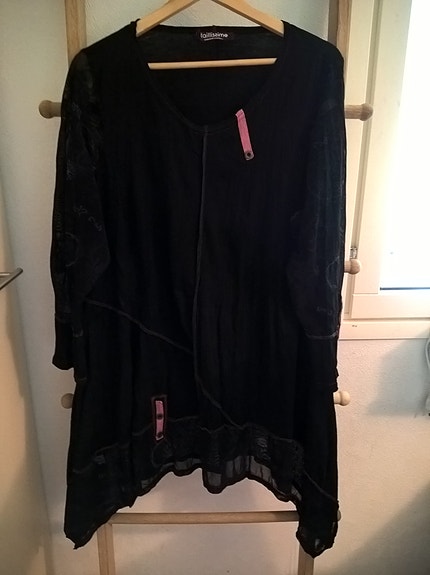 Uusi rock-henkinen trikoomekko 46-48