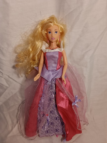 Prinsessa Ruusunen -nukke