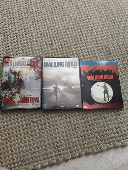 The Walking Dead 1-2 kaudet DVD, 3 kausi Bluray