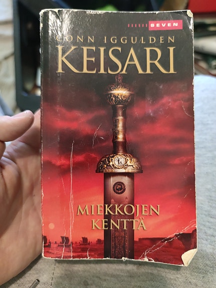 Conn Iggulden Keisari – Miekkojen kenttä pokkari