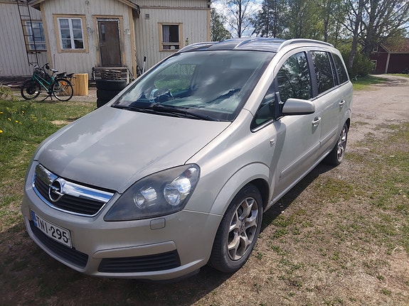 Opel Zafira B 2005 2.2l osina