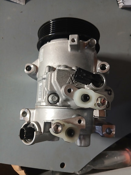 Toyota Corolla käyttämätön ilmastoinnin kompressori 88310-02731