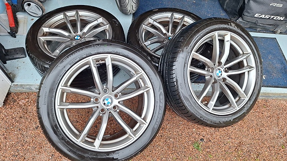 BMW alkuperäiset 18" vanteet + lähes uudet kesärenkaat