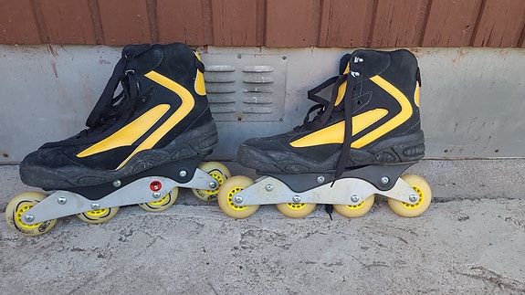 Rullaluistimet koko 43 musta/keltainen