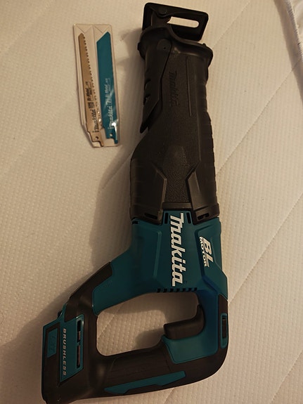 Makita akkupuukkosaha DJR187z