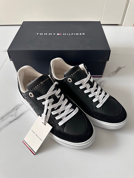 Tommy Hilfiger kengät 37