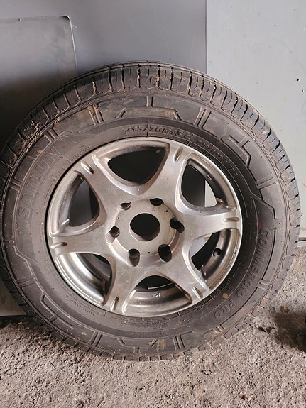 Toyota hiace uudenveroiset renkaat