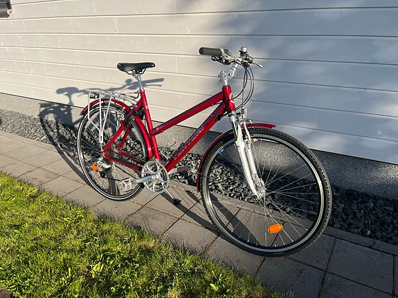 Tunturi Hybridi 28 tuumaisilla renkailla, 24-vaihdetta