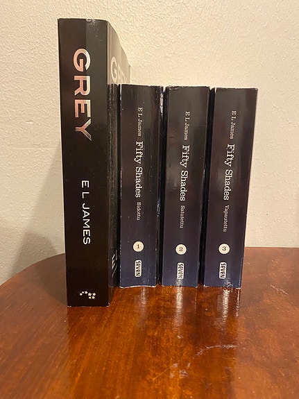 E L James Fifty Shades -kirjasarja + Grey