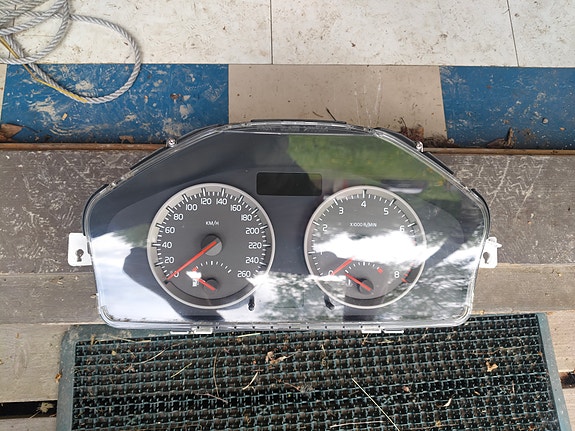 Volvo V50 2006 2,4 mittaristo