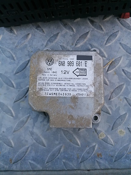 Vw golf 3 Airbag ohjainlaite.