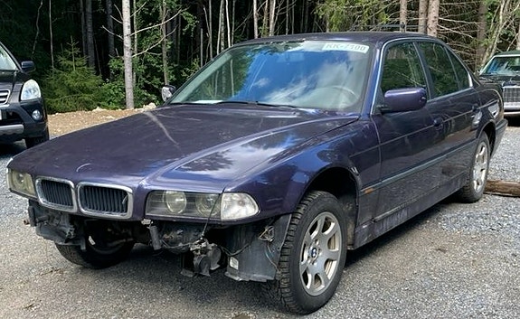 BMW E38 osia