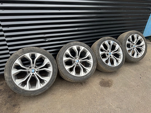 Bmw x5 f15 kesärenkaat vanteilla.