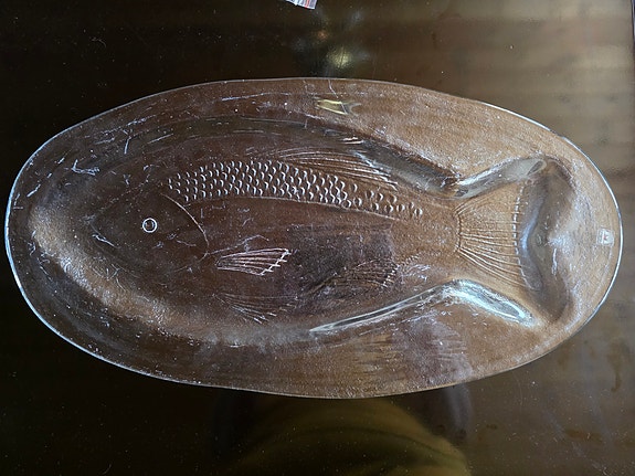 Lasinen kala tarjoilulautanen