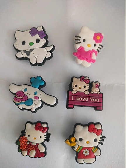 Hello Kitty ja muut hahmot kenkäkorut