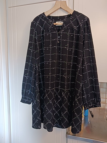 Ivana Helsinki mekko