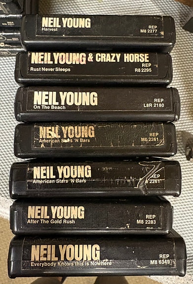 Neil Young 8-raita kasetteja