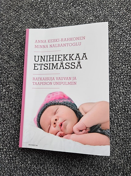 Unihiekkaa etsimässä -kirja