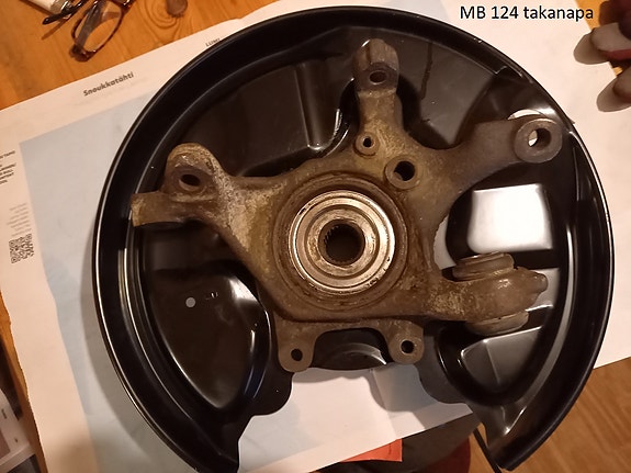 Mercedes Benz 124 takanavat