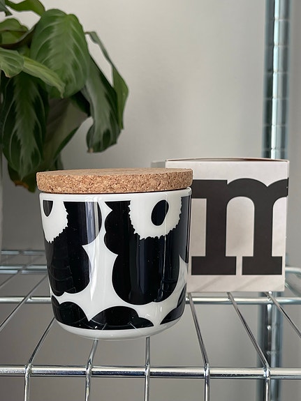 Marimekko Oiva Unikko Spring Forest tuoksukynttilä purkissa