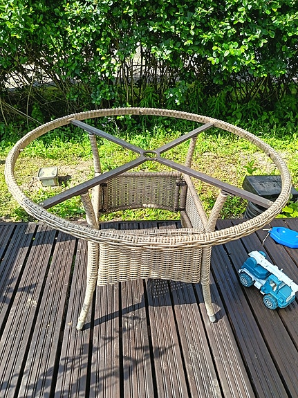 Rottinki pöytä ilman lasia