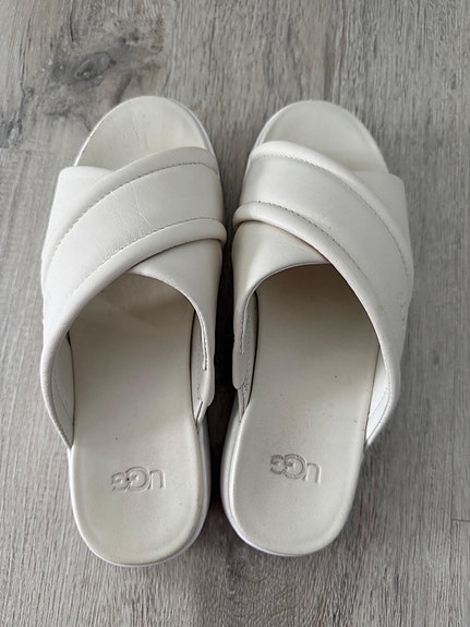 UGG nahkaiset sandaalit koko 37