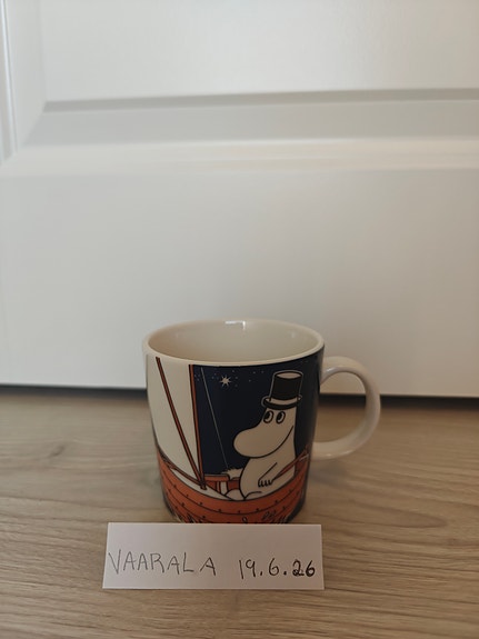 Muumipappa purjehtii, tummansininen