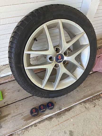 Myydään yksi saab vanne alu50 vuokatti
