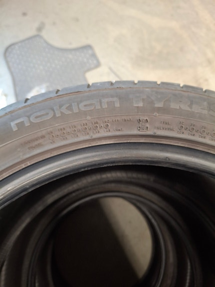 Nokian 235 45 18