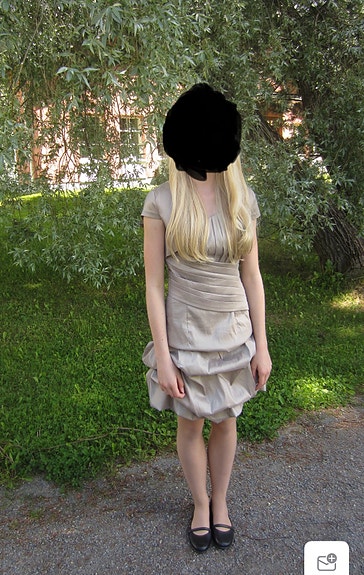 Kaksiosainen juhla-asu