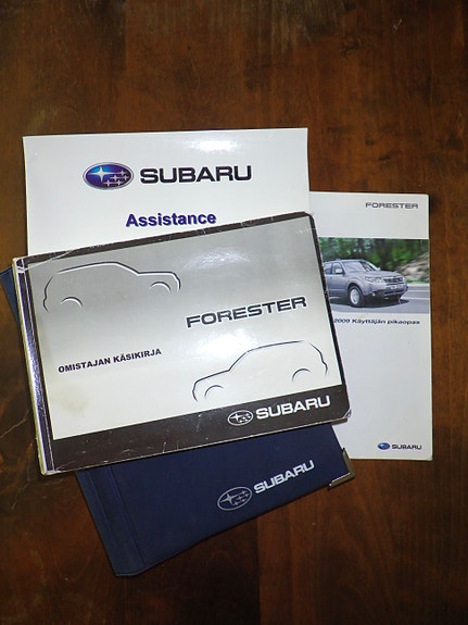 Subaru Forester (vm. 2009) käsikirja ym.