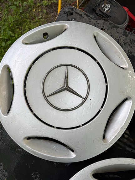 Mercedes-Benz pölykapselit 4 kpl