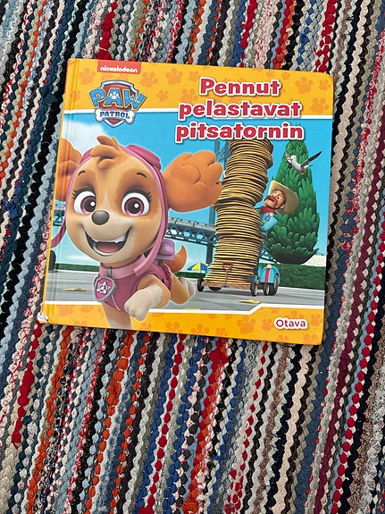 Paw Patrol Pennut pelastavat pitsatornin
