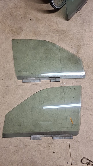 Ford Sierra 4-ovinen vihersävylasit, etu- ja takaovien lasit