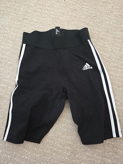 Adidas pyöräilyshortsit