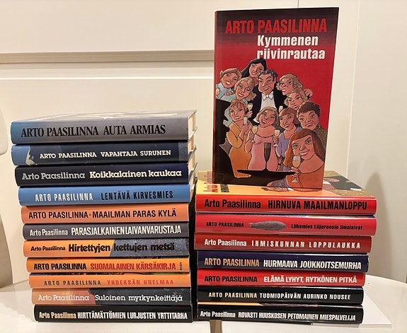Arto Paasilinnan kirjoja