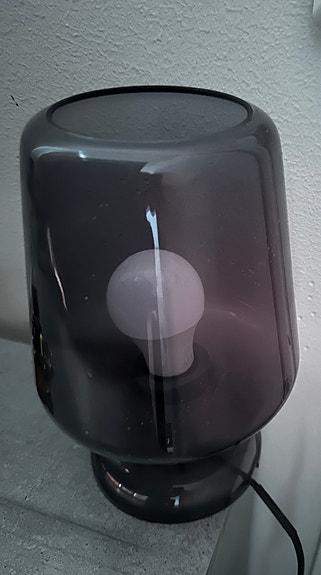 IKEA pöytälamppu savulasilla