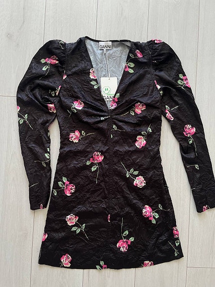 Myydään GANNI kukkakuvioinen minimekko // GANNI floral mini dress